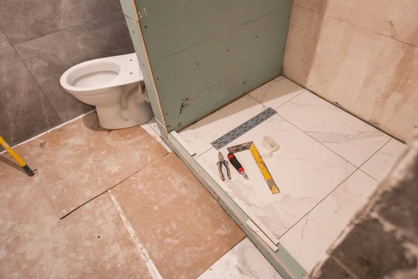 Renovación del cuarto de baño y azulejos, construcción —  Fotos de Stock