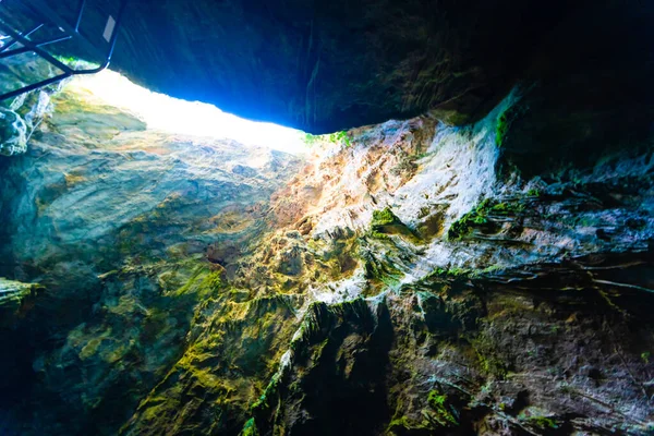 Dikteo печера Андро також відомий як місце народження Зевса в Крит, Греція — стокове фото