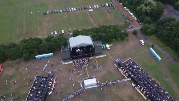 Campo del festival, concerto sul campo, sfondo e palco — Video Stock