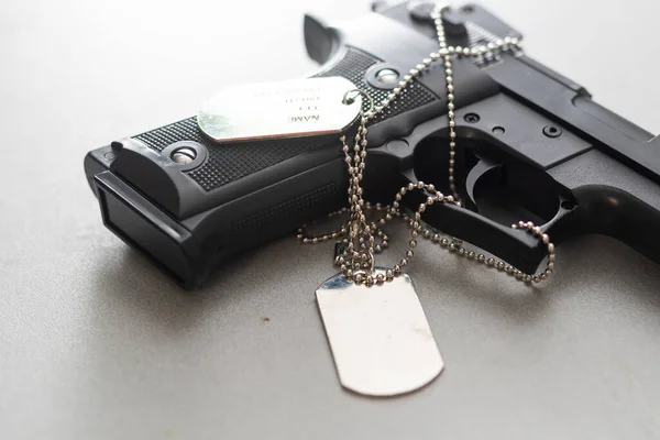 Gun and dogtag isolated on a white background. — Stock Photo, Image