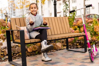 kız öğrenci ilkokul öğrencisi.