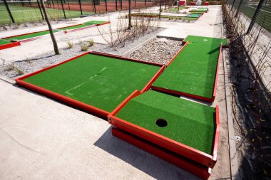 Gemi güvertesinde mini golf sahası