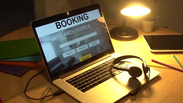 Booking in laptop, using a laptop computer — Stock Video