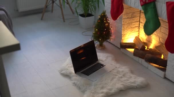 Laptop at Santa Claus workplace. Close-up of computer with chroma key on table. Christmas time, holidays and celebrations concept. New Year tree and fireplace on background. — Stock Video