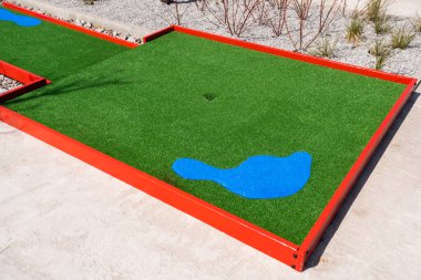 Gemi güvertesinde mini golf sahası