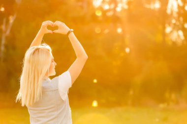 Doğa için kalp şeklinde..