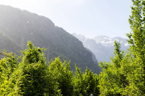 国立公園の山の風景アルバニアのアルプスのテス. — ストック写真
