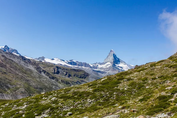 スイスアルプスのマッターホルン近くの観光コースの素晴らしい景色. — ストック写真