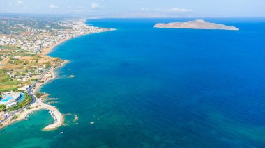 Yunanistan 'ın Girit adasındaki Chania kentinin yukarıdan panoramik hava manzarası. Yunanistan 'ın simgeleri, Girit adasındaki güzel Venedik kasabası Chania. Hanya, Girit, Yunanistan.