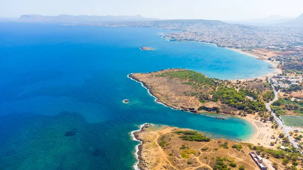Panoramisch uitzicht vanuit de lucht van boven de stad Chania, Kreta eiland, Griekenland. Bezienswaardigheden van Griekenland, prachtige Venetiaanse stad Chania op Kreta eiland. Chania, Kreta, Griekenland. — Stockfoto