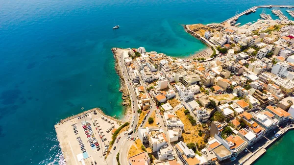 Agios nikolaos. Agios nikolaos is een schilderachtige stad in het oostelijke deel van het eiland dat Kreta gebouwd aan de noordwestelijke kant van de rustige baai van mirabello. — Stockfoto
