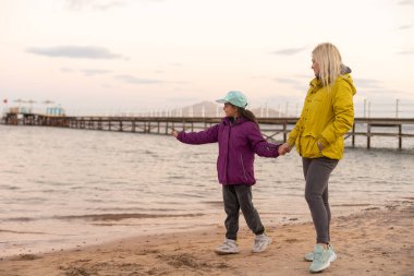 Koç, öğrenciyi temiz havaya çıkarır.