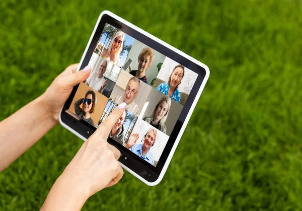 Vidéo conférence virtuelle, Travail à domicile, Brainstorm planing team work, business team making video call by web, Groupe d'équipe réunion de télécommunications en ligne par tablette numérique — Photo