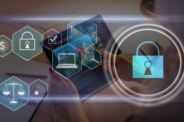 Ağ güvenlik sistemi geliştiriliyor. İnternet veri güvenliği kavramı. dizüstü.