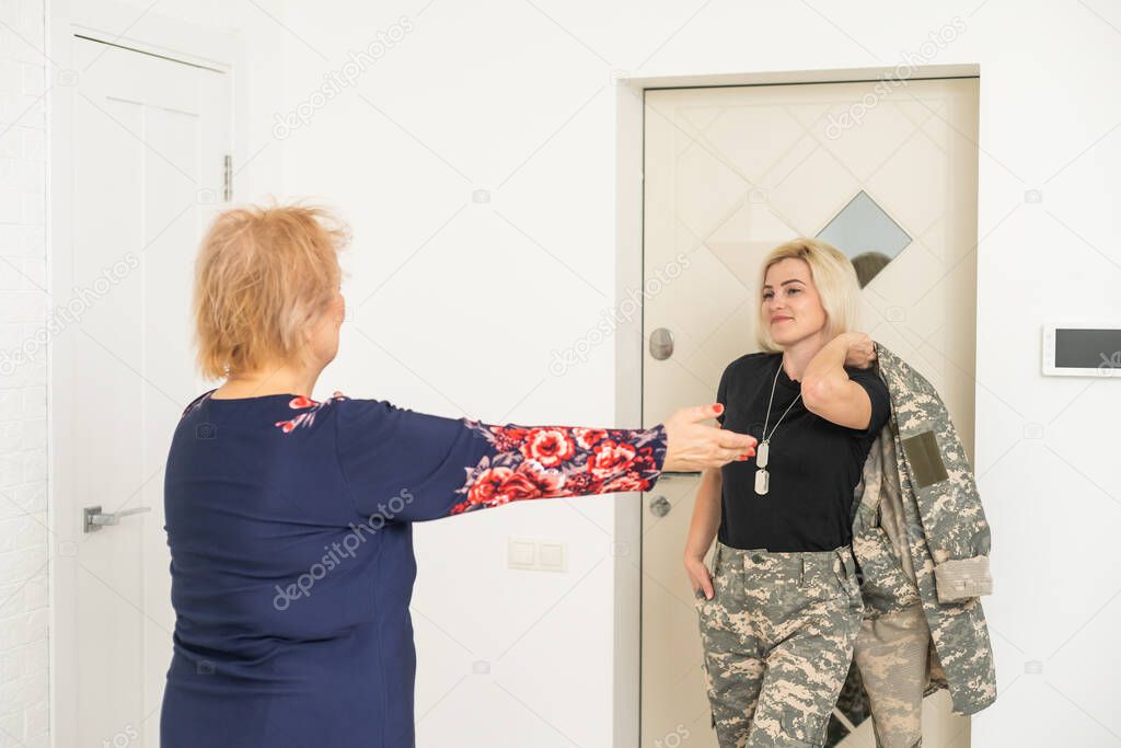 Soldier woman reunited with her mother