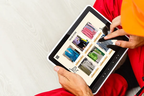 E-handel online Shopping på skärmen med hjälp av appen — Stockfoto