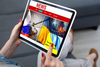 Tablet haber savaşı ve Rusya ve Ukrayna bayrağı