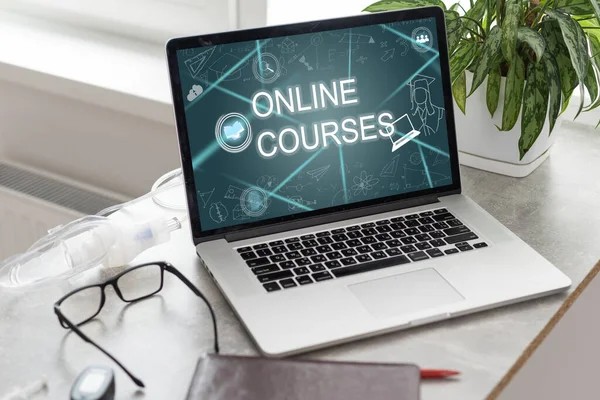 E-learning e Educação Online para Estudantes e Conceito Universitário. Interface gráfica mostrando a tecnologia do curso de treinamento digital para que as pessoas façam a aprendizagem remota de qualquer lugar. — Fotografia de Stock