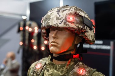 Manken bir ordu kask ve kurşun geçirmez yelek