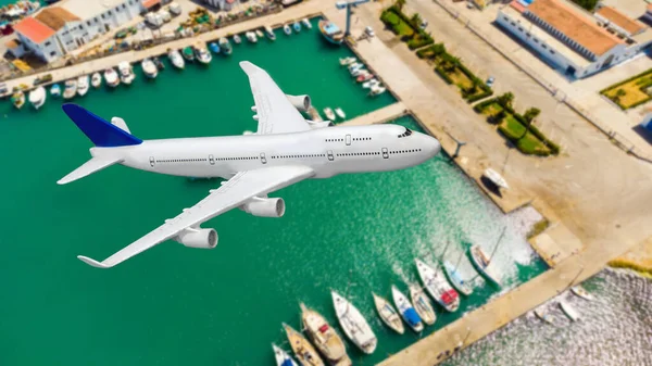 Repülőgép leszállás felül szép strand és a tenger — Stock Fotó