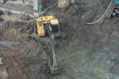 Büyük inşaat, köprüler, binalar, vakfın endüstriyel işleyişi ve somutlaştırılması.