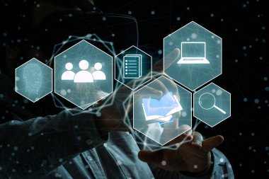 Online İş Kavramı için Dijital Pazarlama Teknolojisi Çözümü - Sosyal medya üzerinden dijital reklam platformunda çevrimiçi pazar tanıtım stratejisinin analitik diyagramını gösteren grafik arayüz