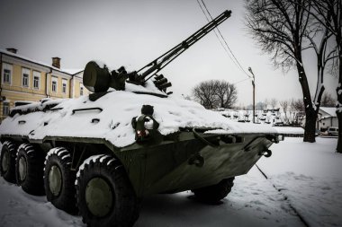  Rus ordusunun yaylım ateşinden oluşan topçu duvarı selamlayın.