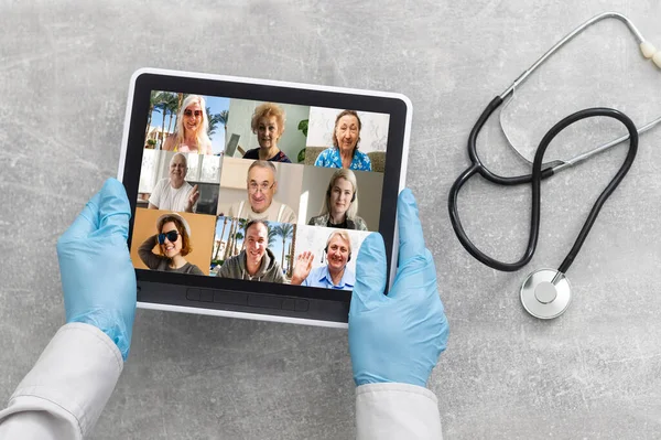 Απομακρυσμένη Ιατρική Συμβουλευτική. Doctor Consulting Patient Via Web Conference On Digital Tablet, Συνταγές Θεραπεία Online, Απολαμβάνοντας Τηλεϊατρική, Creative Collage — Φωτογραφία Αρχείου