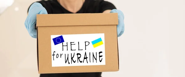 Ajuda humanitária à Ucrânia por causa da guerra, caridade e assistência às pessoas necessitadas, apoio aos refugiados — Fotografia de Stock