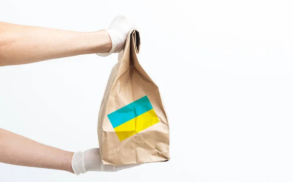 Humanitaire hulp aan Oekraïne als gevolg van de oorlog, liefdadigheid en hulp aan mensen in nood, vluchtelingenhulp — Stockfoto