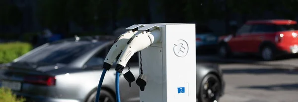 Laadstation voor elektrische auto 's, opladen voor elektrische auto' s — Stockfoto
