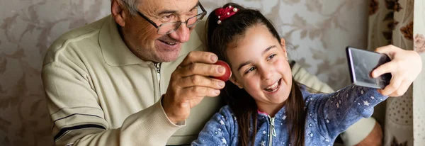 Family selfie with easter eggs — Stock Photo, Image