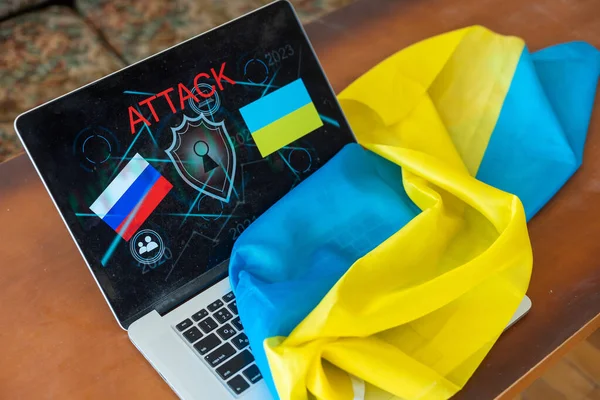 Le drapeau national de l'Ukraine est jaune-bleu comme fond sur l'ordinateur portable, la paix en Ukraine, pas de guerre, pays libre Ukraine — Photo