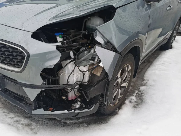 Coche ha abollado parachoques trasero dañado después del accidente — Foto de Stock