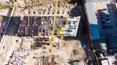 İnşaat alanı, vinçli binalar..