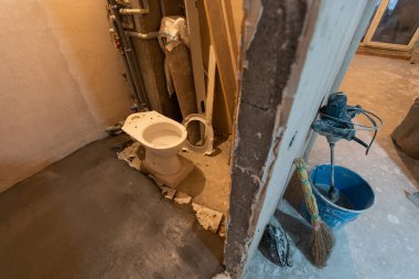 Banyoda tamirat var. tesisat ve tuvalet