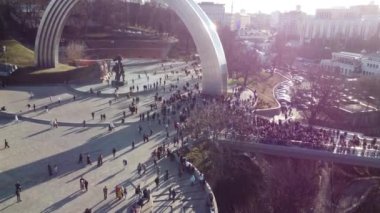 Kiev ya da Kiev, Ukrayna. Khreshchatyy Park 'taki Halkın Dostluk Kemeri.