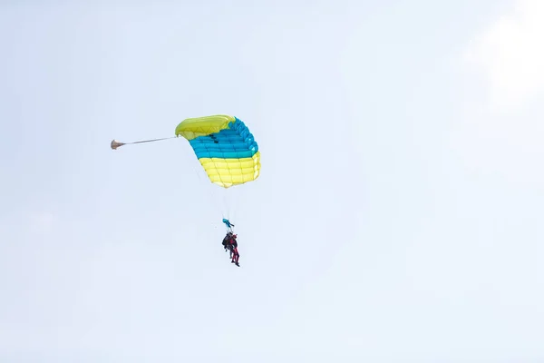 Fallschirmspringer Freiheitskonzept vintage color — Stockfoto