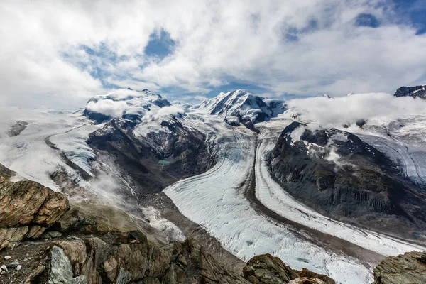 Vista aérea de los Alpes en Suiza. Glaciar — Foto de Stock