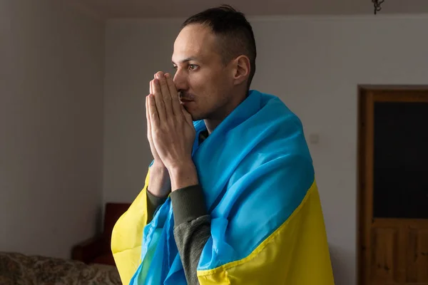 Handsome man with flag of Ukraine at home. — Stock Fotó