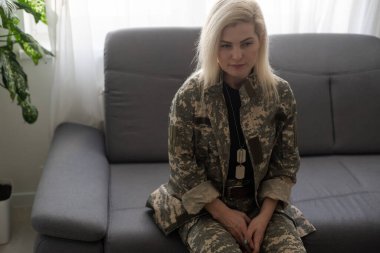 Amerikan Ordusu Kadın Askeri, Askeri Kadın.