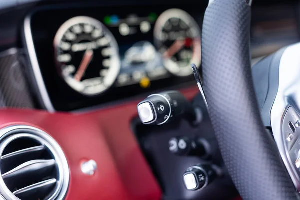 Detalhes modernos do interior do carro. elementos de carro preto — Fotografia de Stock