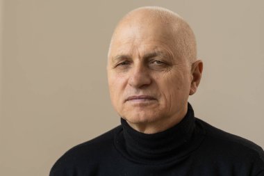 Yaşlı bir adamın portresi.