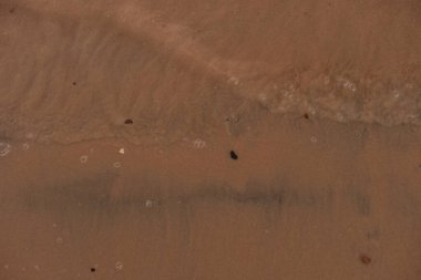 Kumsaldaki kırmızı kumu kapat.