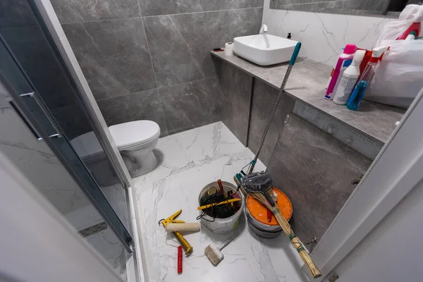 Banyoda onarım, tesisat onarım, monte ve konsept