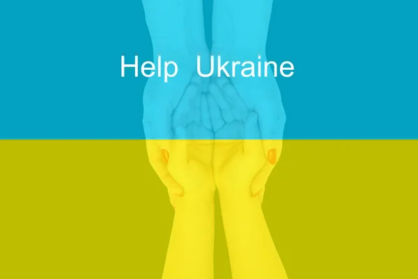 Rezem pela Ucrânia. mão em oração e a bandeira ucraniana no fundo. — Fotografia de Stock
