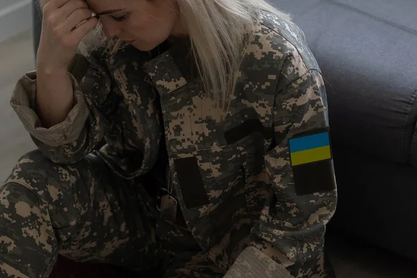 Θλιβερή Ουκρανή με στολή. — Φωτογραφία Αρχείου