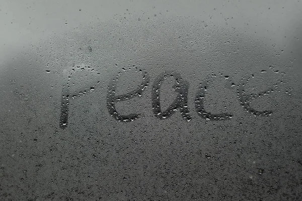 Palabra paz en una ventana de niebla —  Fotos de Stock