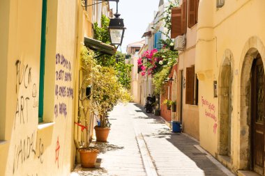 Rethymno Yunanistan Crete. Eski tatil beldesi Rethymno Yunanistan etrafında yürüyün. Mimari ve Akdeniz turistik Girit Adası. Turistik sokakta dar turistik rotalar