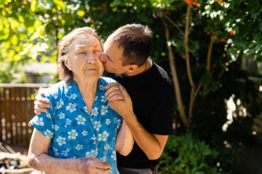 çok yaşlı büyük büyükanne. yaşlı yaşlı kadın.